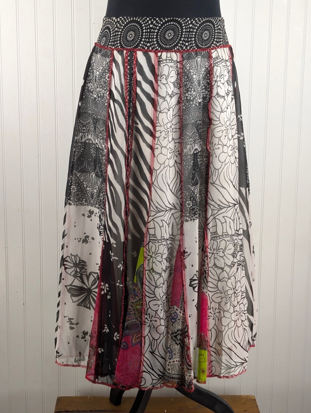 Choices Women's Bohemian Midi Peasant Skirt Black and White Floral Pattern Sz. L